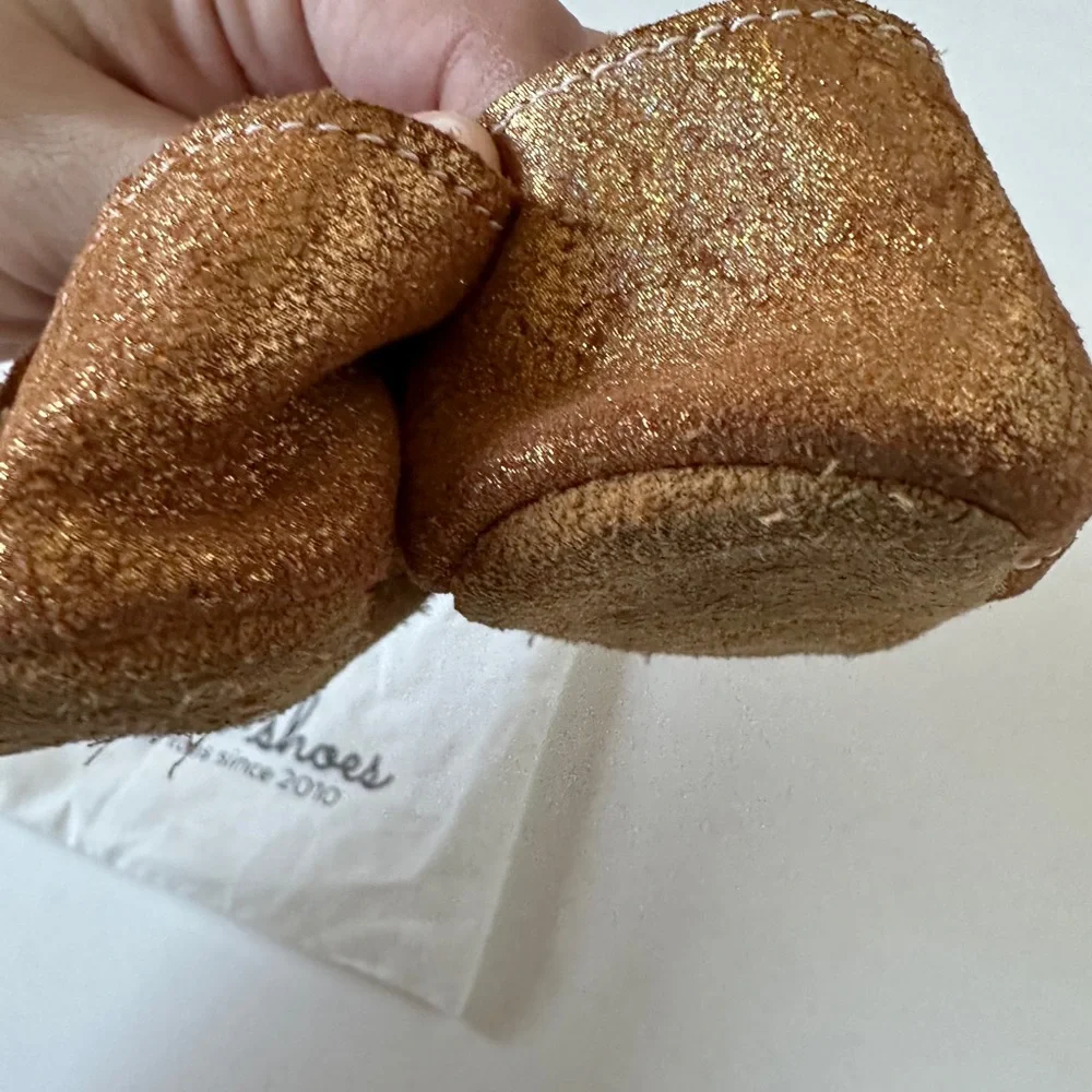Size‎ 5 HOLIDAY SHIMMER Gold T-Straps Leather Soft Soled Baby Mon Petit Shoes